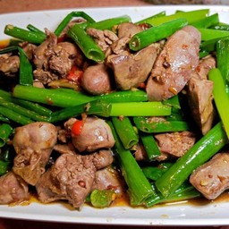 ผัด ดอกหอมเครื่องในไก่