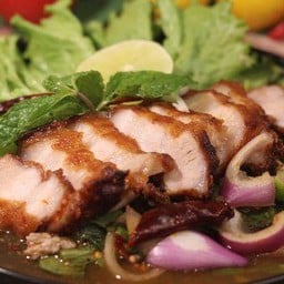 ลาบหมูสามชั้นทอด
