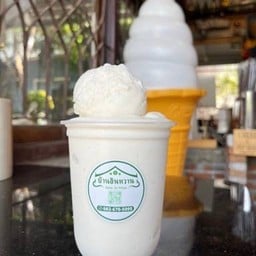 น้ำมะพร้าวปั่นนมสด+ไอศครีมกะทิมะพร้าวสด