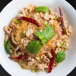 ลาบวุ่นเส้นหมูสับ