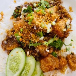 ข้าวหมูกรอบกระเทียม
