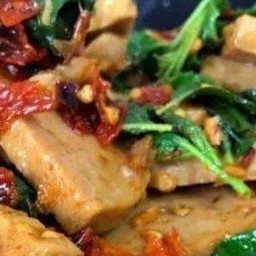 ข้าวกระเพราหมูยอ