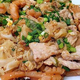 ก๋วยเตี๋ยวคั่วหมูนุ่ม