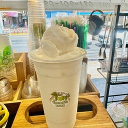 พร้าวติม Coconut milk shake Ice cream on top