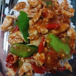 ข้าวหมุชิ้นผัดพริกแกง