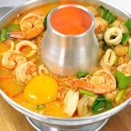 ต้มยำหม้อไฟทะเลเดือด