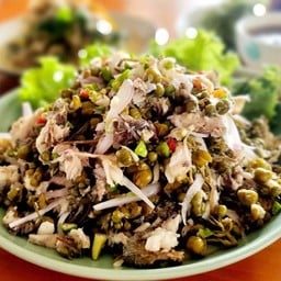 ยำขี้เหล็ก