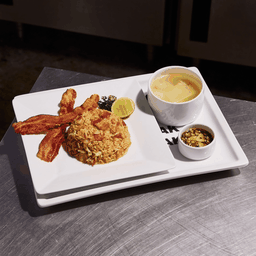 ข้าวผัดเบคอน