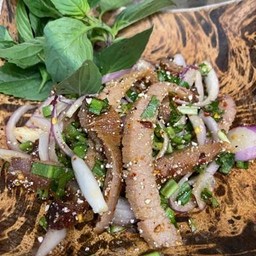 น้ำตกคอหมูย่าง