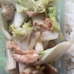 ผัดผักกาดขาวราดข้าว