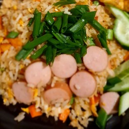 ข้าวผัดไส้กรอก
