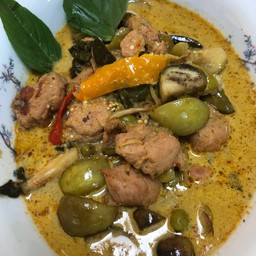 แกงเขียวหวานลูกชิ้นปลากราย