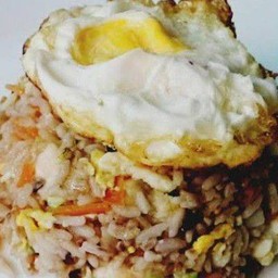 ข้าวผัดหมูชิ้น ไข่ดาว