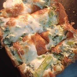 แม่ให้มาขายขนมปัง Mommy's Cheesy Pang