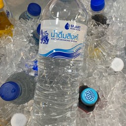 น้ำเปล่าขวดใหญ่