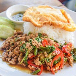 กะเพราไก่ ไข่ดาว