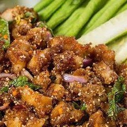 ข้าวลาบเอ็นไก่ทอด