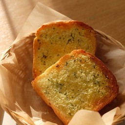 Natural Yeast Bread (Garlic Butter)