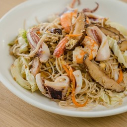 ผัดหมี่ซํ่วทะเลเห็ดหอม