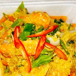 ผัดผงกระหรี่หมู ราดข้าว