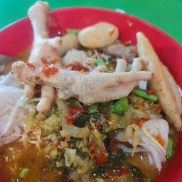 ขนมจีนน้ำยาป่าตีนไก่+ลูกชิ้น