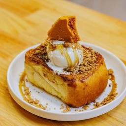 Honeycomb Toffy With Hokkaido Milk Ice Cream