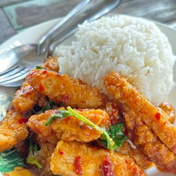 ข้าวหน้ากระเพราไก่กรอบ