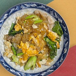 ผัดซีอิ้วเส้นใหญ่หมูหมัก