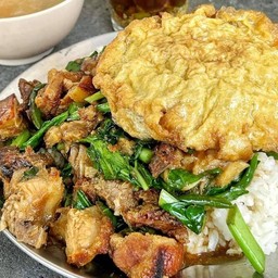 เครื่องแกงหมูกรอบราดข้าว