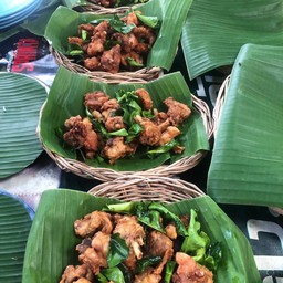 ไก่ทอดเกลือกรอบๆ