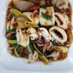 กระเพราปลาหมึก