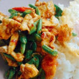 หมูผัดพริกแกง ไข่ดาว