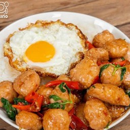 ข้าวกระเพราหมูเด้ง+ไข่ดาว