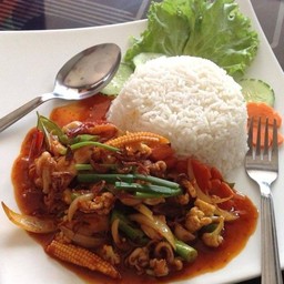 ผัดพริกเผาหมูราดข้าว