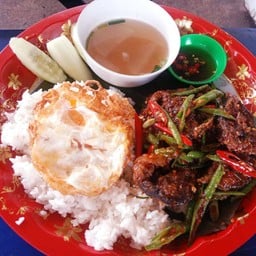 พริกแกงปลาดุกกรอบ+ไข่ดาว