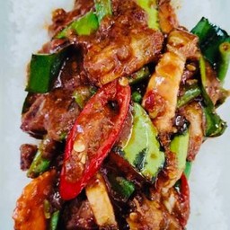 ข้าวพริกแกงหมูกรอบ