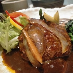 วากิวแฮมเบิร์กเดมิซอสเบนโตะ (Demi Glace Wagyu Hamburg Bento)