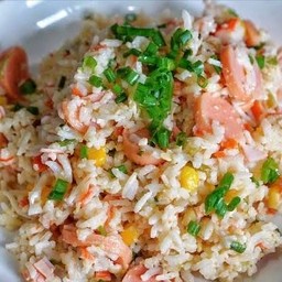 ข้าวผัดไส้กรอกปูอัด