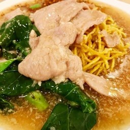 เส้นหมี่กรอบราดหน้าหมู