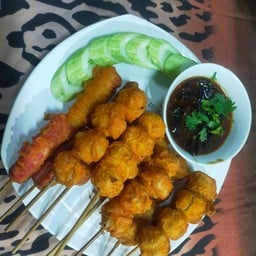 ลูกชิ้นชุบแป้งทอด&ยำไก่แซ่บ  โค้งยายบัว