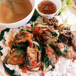 กระเพราปลาดุกกรอบ