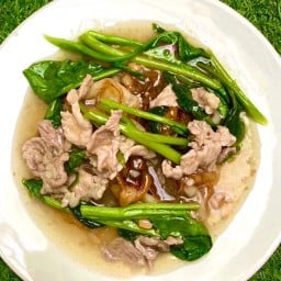 สถานีกินเส้น ราดหน้า ผัดซีอิ้ว(หมูหมัก)
