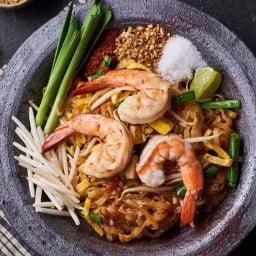 ผัดไทยกุ้งสด ก๋วยเตี๋ยวไก่มะระ ก๋วยเตี๋ยวต้มยำ Bambi Kitchen