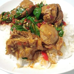 กระเพราหมูตุ๋น