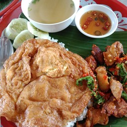 เซ็ตกระเพราหมูกรอบ+ไข่เจียว