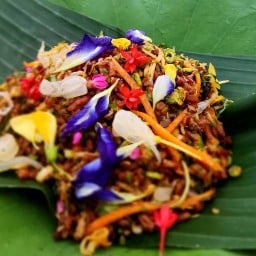 ข้าวยำแม่สุณีย์ ตลาดสัมมากร