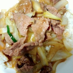 เนื้อผัดน้ำมันหอยราดข้าว