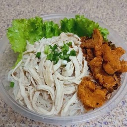 เส้นหมี่ไก่ฉีก น้ำพริกกากหมู