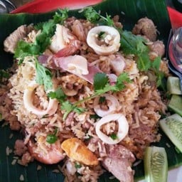 ข้าวผัดทะเลหมูหมัก