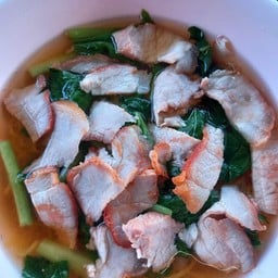 เกี๊ยวน้ำหมูแดง